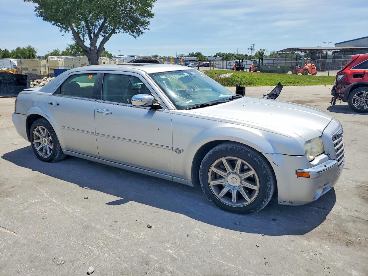 2006 Chrysler 300C - Image 4