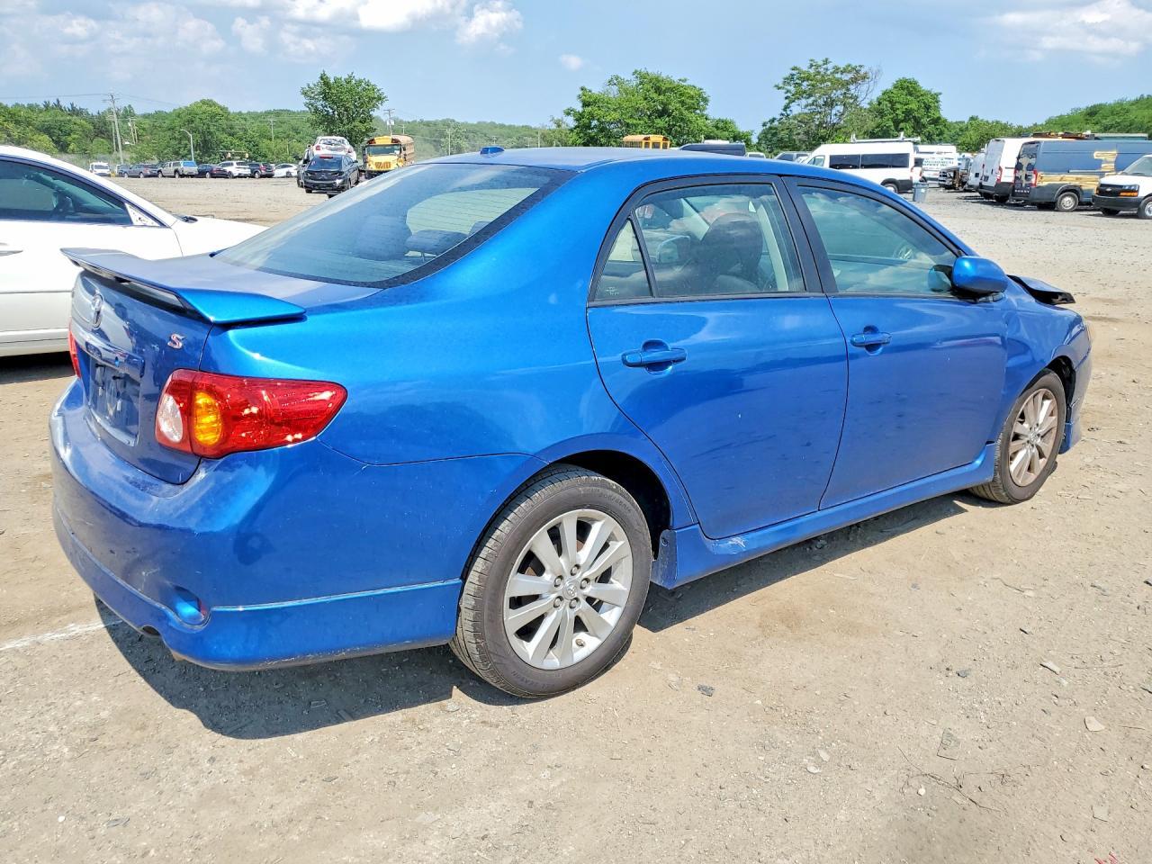 2010 Toyota Corolla S - Фото 3