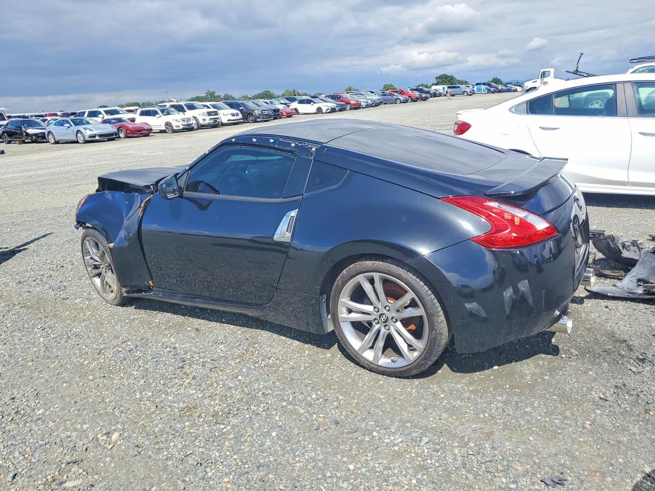 2017 Nissan 370Z Base - Image 2