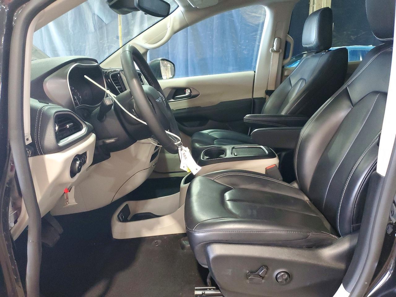 2023 Chrysler Pacifica Touring L - Image 7