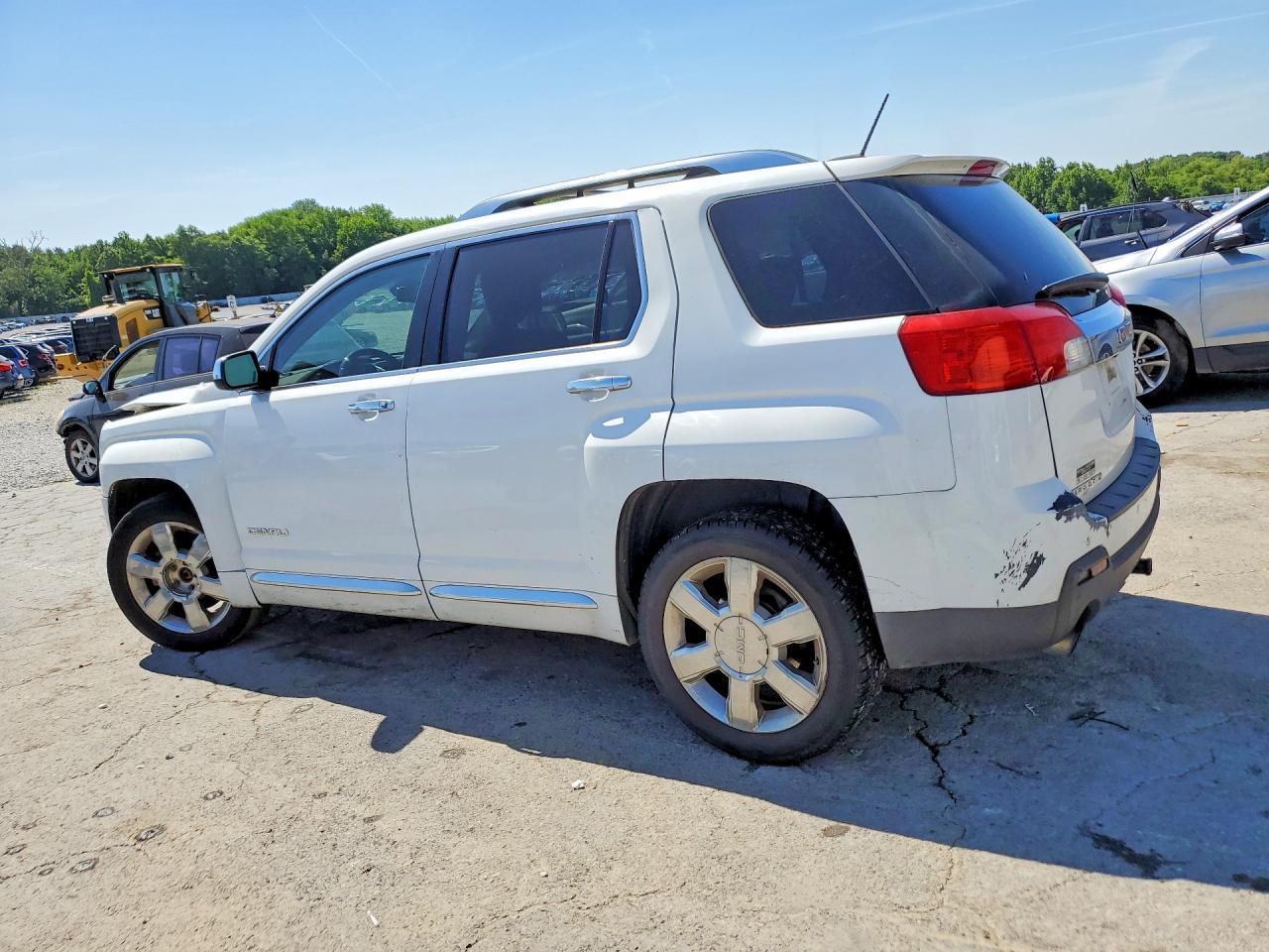 2015 GMC Terrain - Image 2