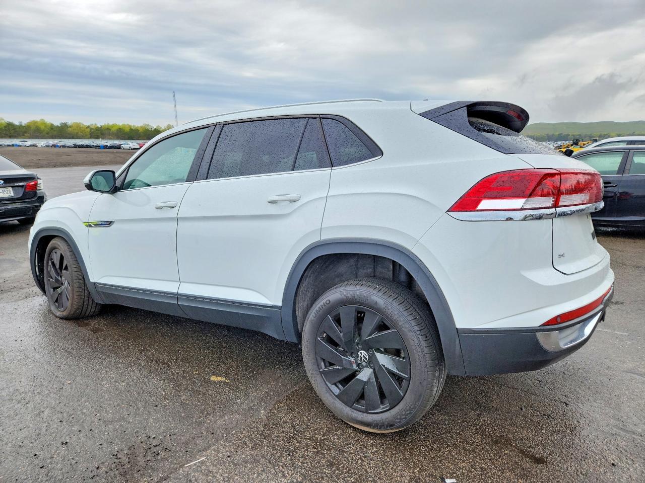2024 Volkswagen Atlas Cross Sport Se - Image 2