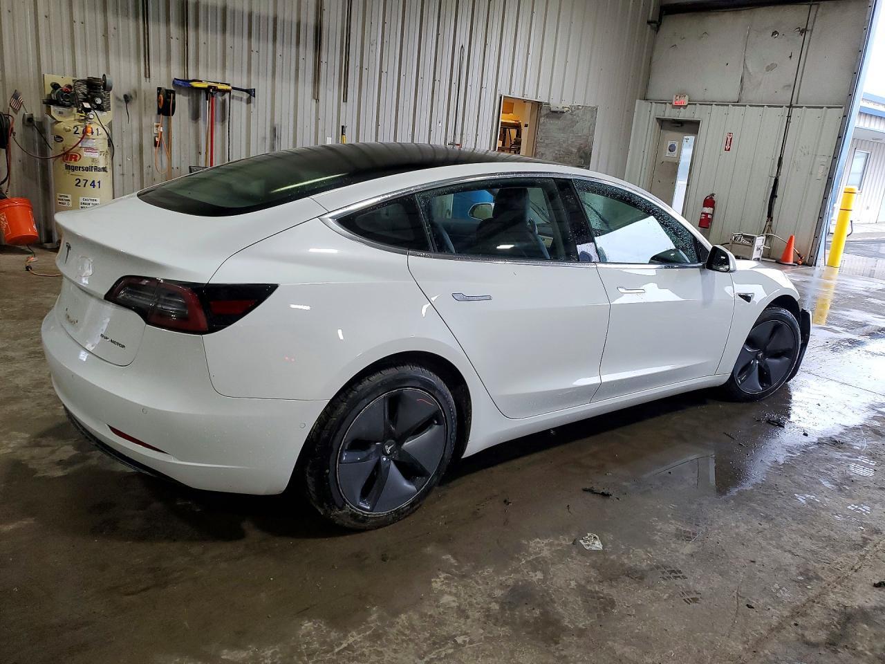 2018 Tesla Model 3 - Image 3