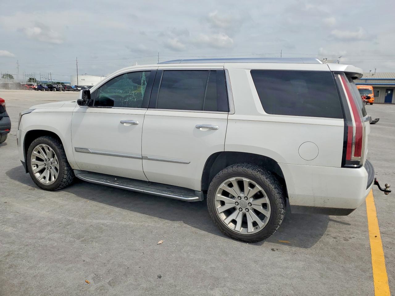 2016 Cadillac Escalade Luxury - Image 2