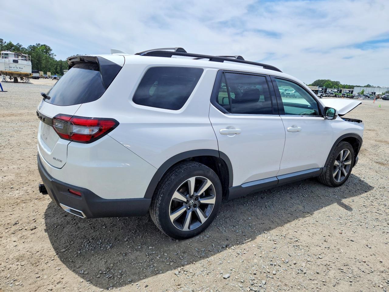 2024 Honda Pilot Elite - Image 3