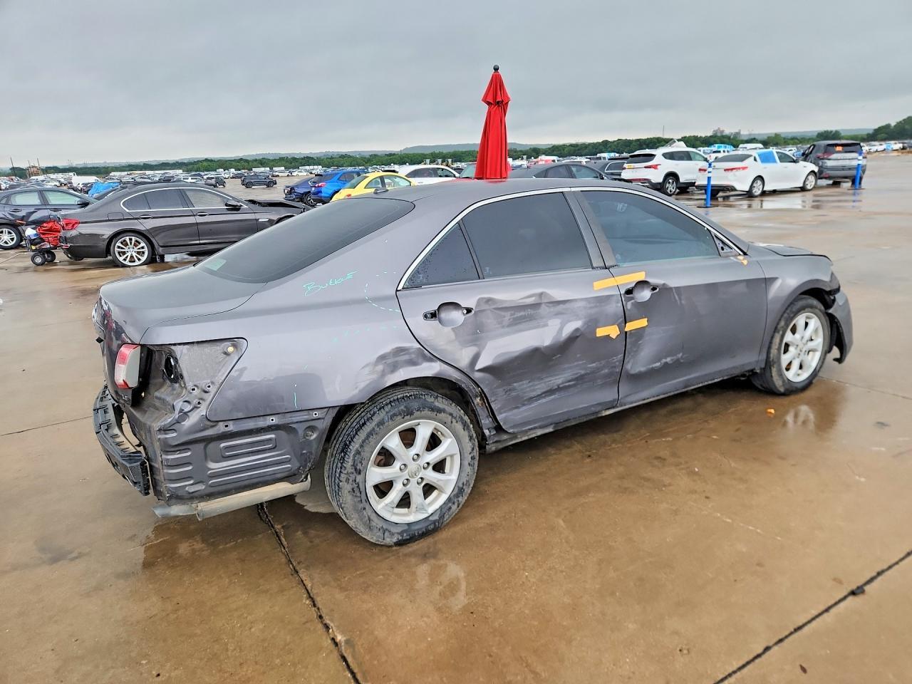 2011 Toyota Camry Le - Фото 3