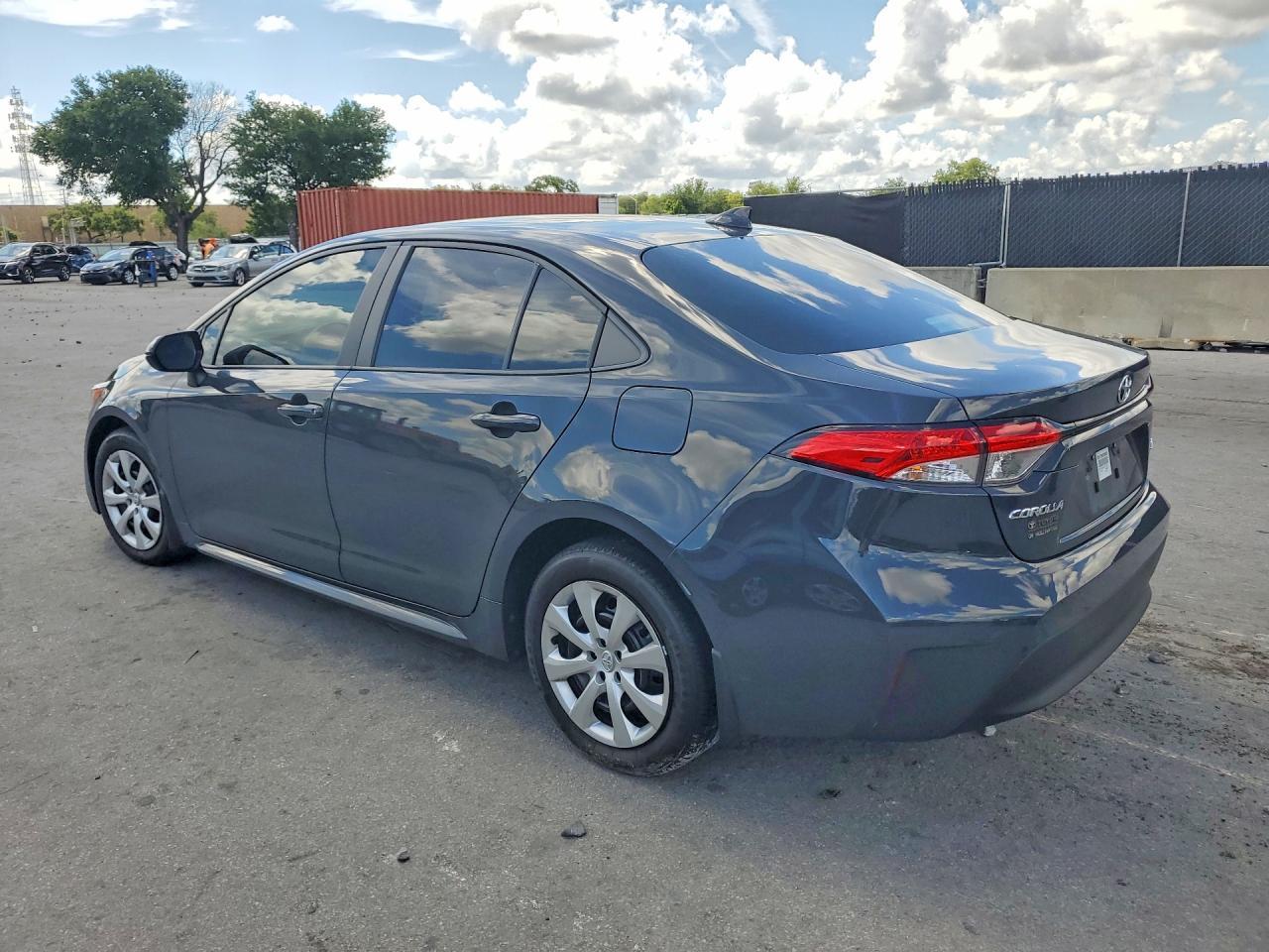 2025 Toyota Corolla Le - Фото 2