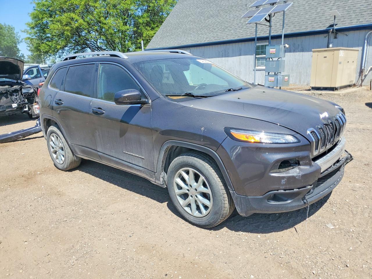2016 Jeep Cherokee Latitude - Image 4