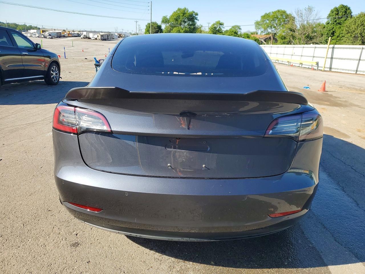 2018 Tesla Model 3 - Фото 6