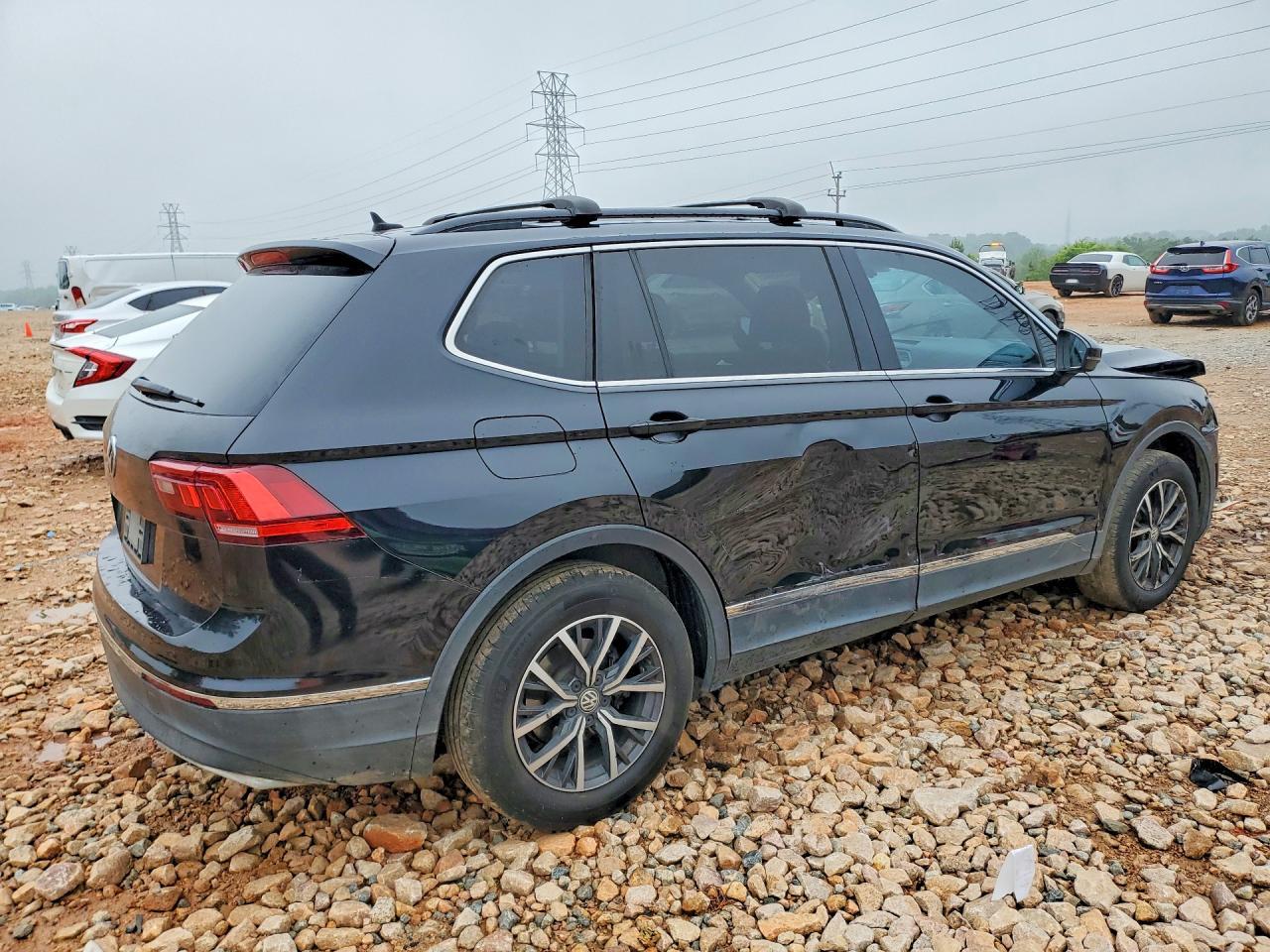 2018 Volkswagen Tiguan - Image 3