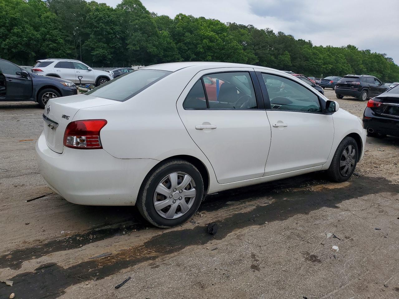 2010 Toyota Yaris Base - Фото 3