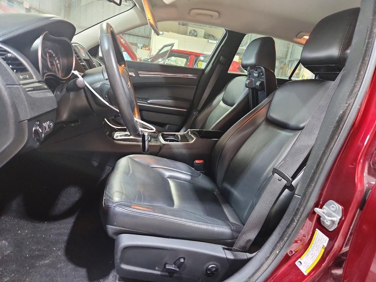 2019 Chrysler 300 Touring - Image 7