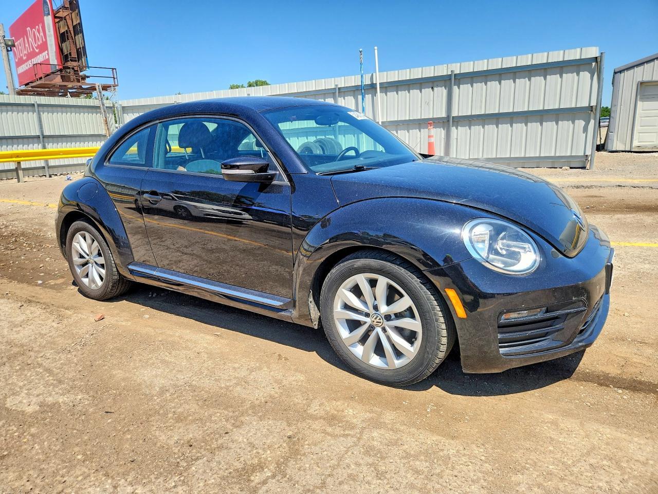 2017 Volkswagen Beetle - Image 4
