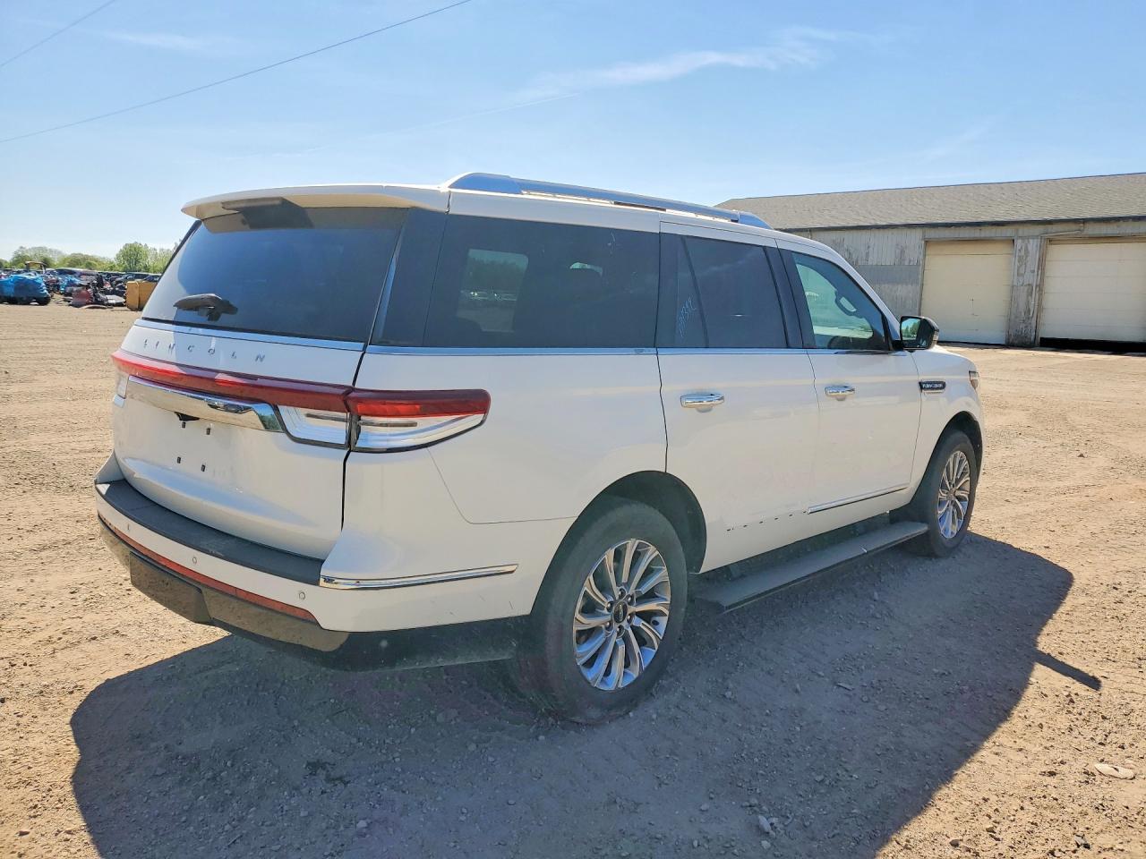 2023 Lincoln Navigator - Image 3