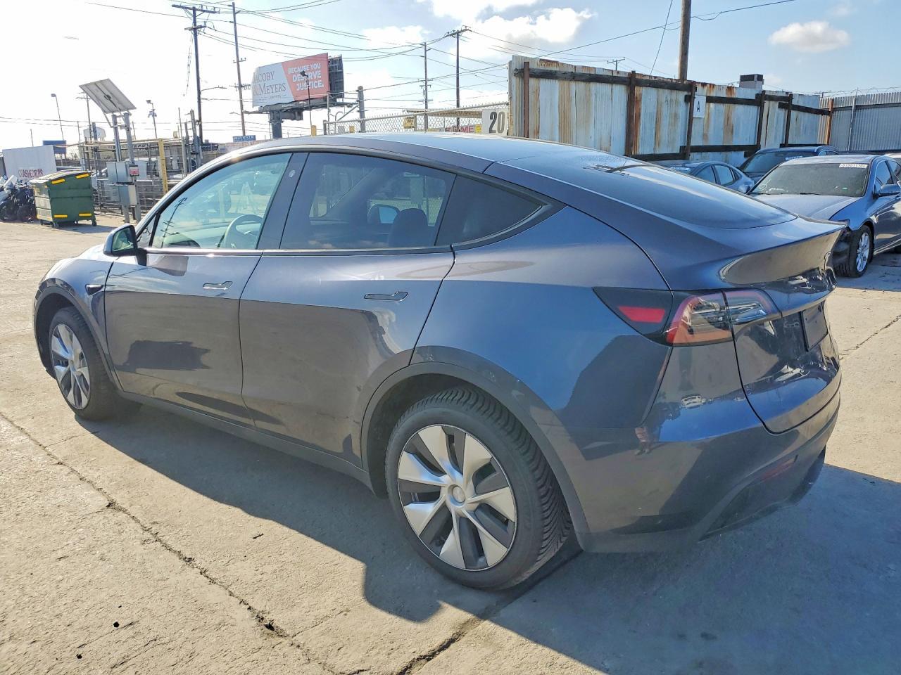 2023 Tesla Model Y - Фото 2