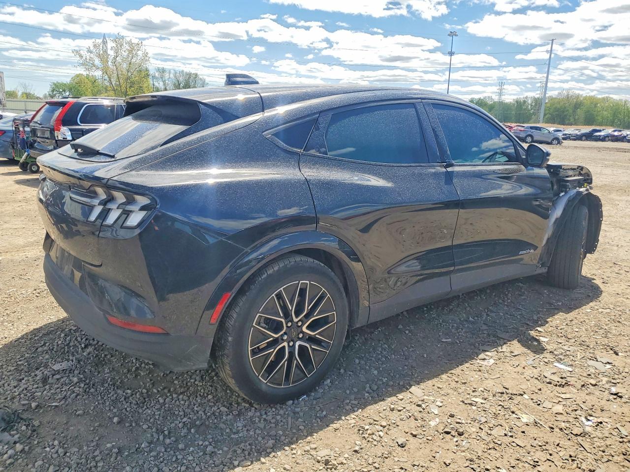 2025 Ford Mustang Mach-E Premium - Фото 3