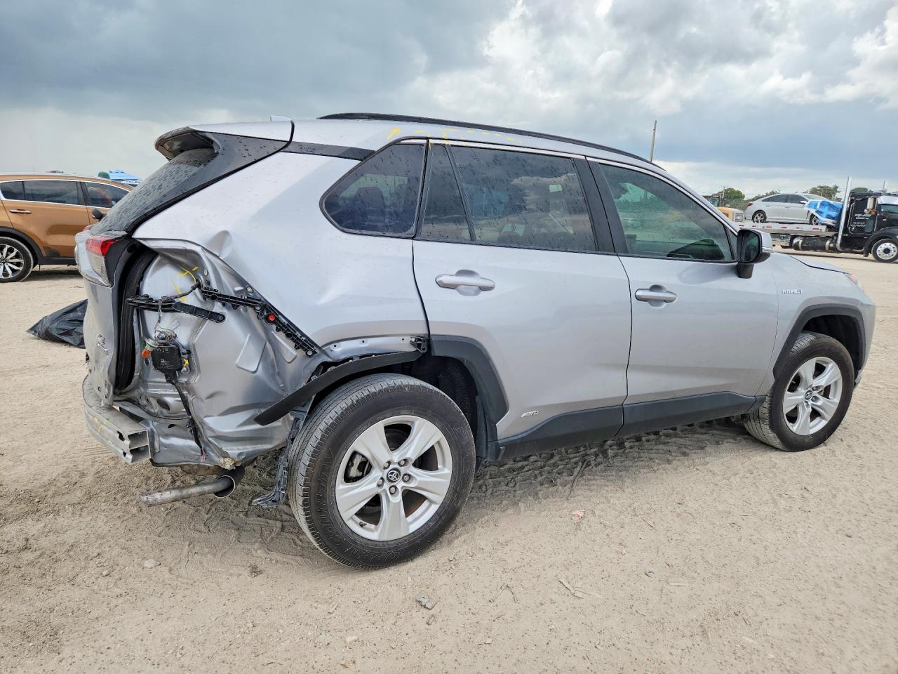 2020 Toyota Rav4 Hybrid Xle - Фото 3