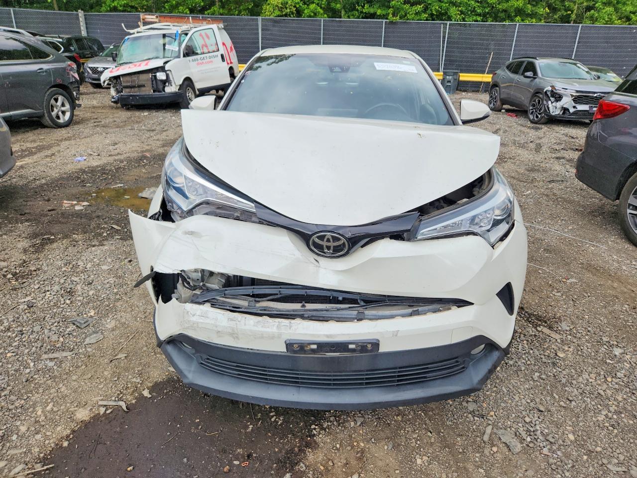 2018 Toyota C-Hr Xle Premium - Image 5