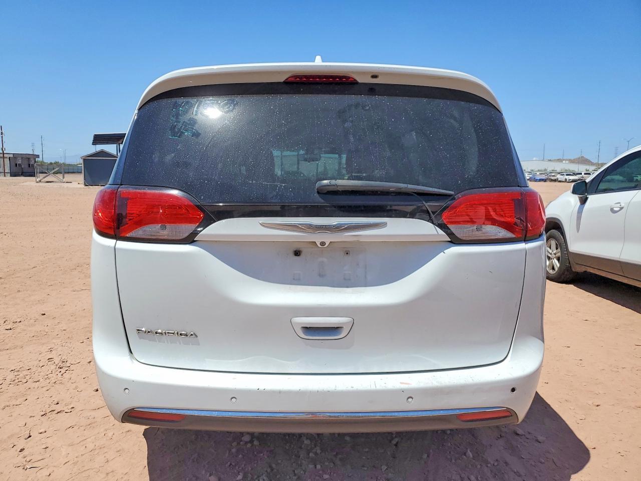 2017 Chrysler Pacifica Touring L - Фото 6