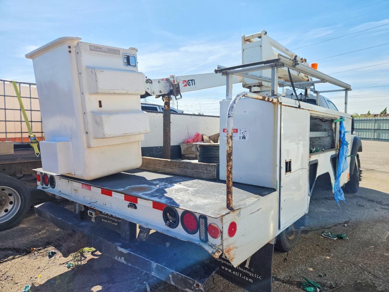 2011 Ford F450 Super - Bucket Truck - Image 4