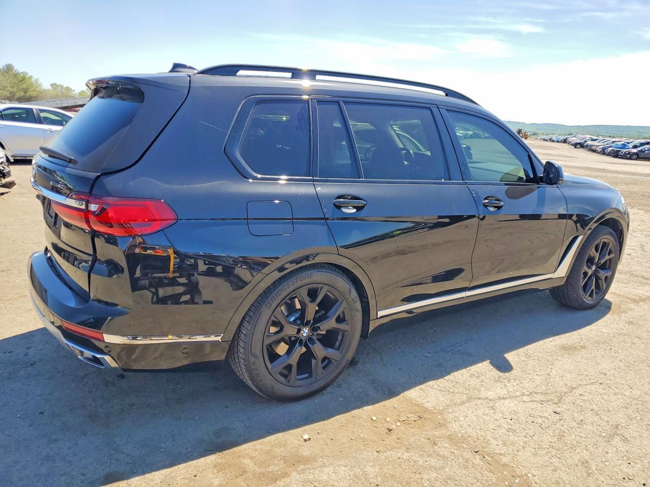 2021 BMW X7 xDrive40I - Фото 3