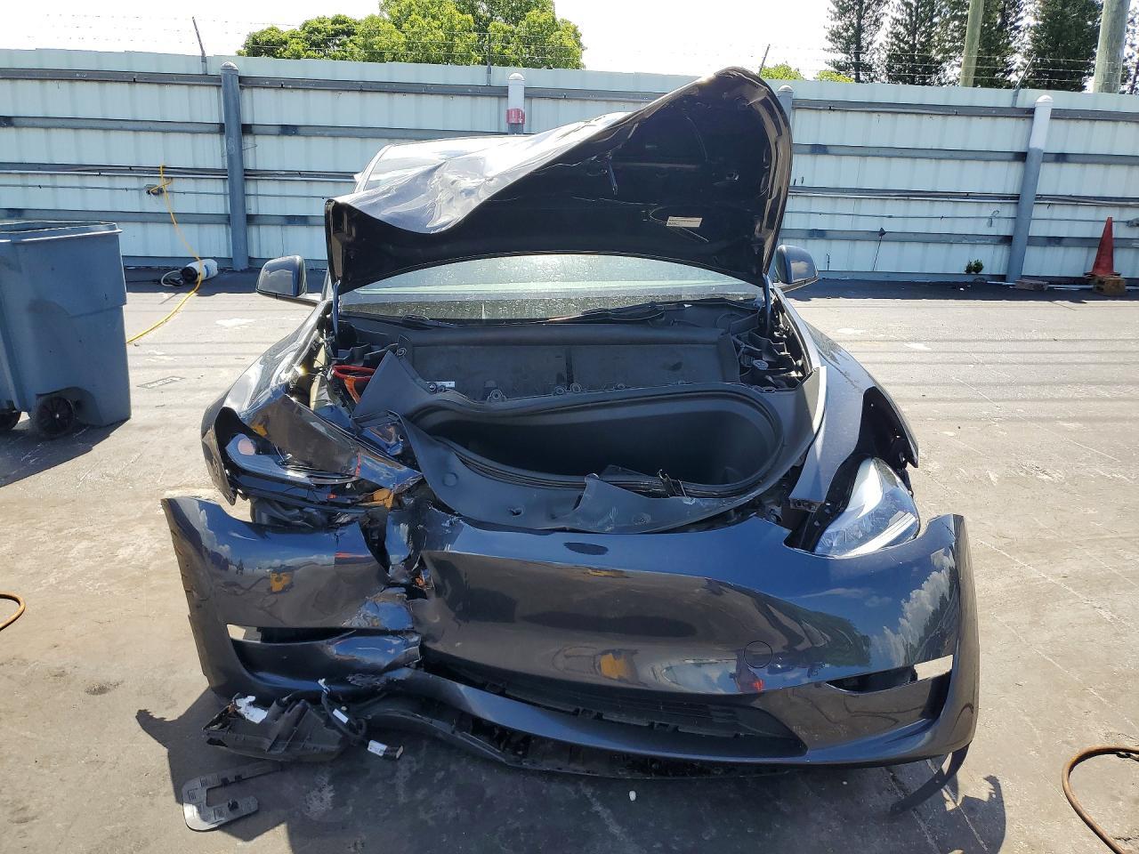 2024 Tesla Model Y - Image 5