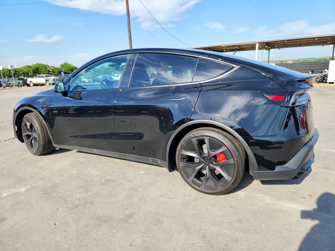 2026 Tesla Model Y - Image 2
