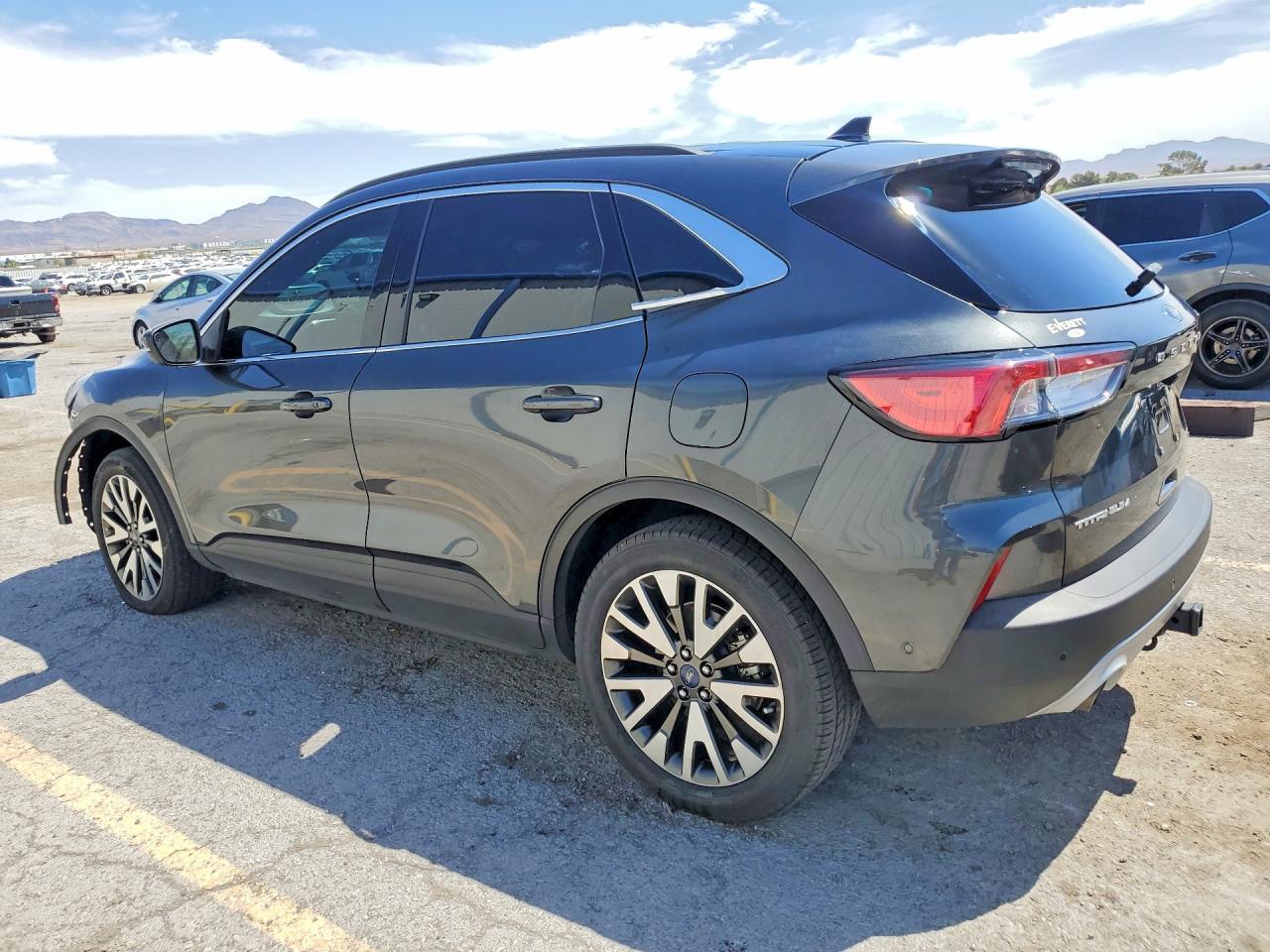 2020 Ford Escape Titanium - Фото 2