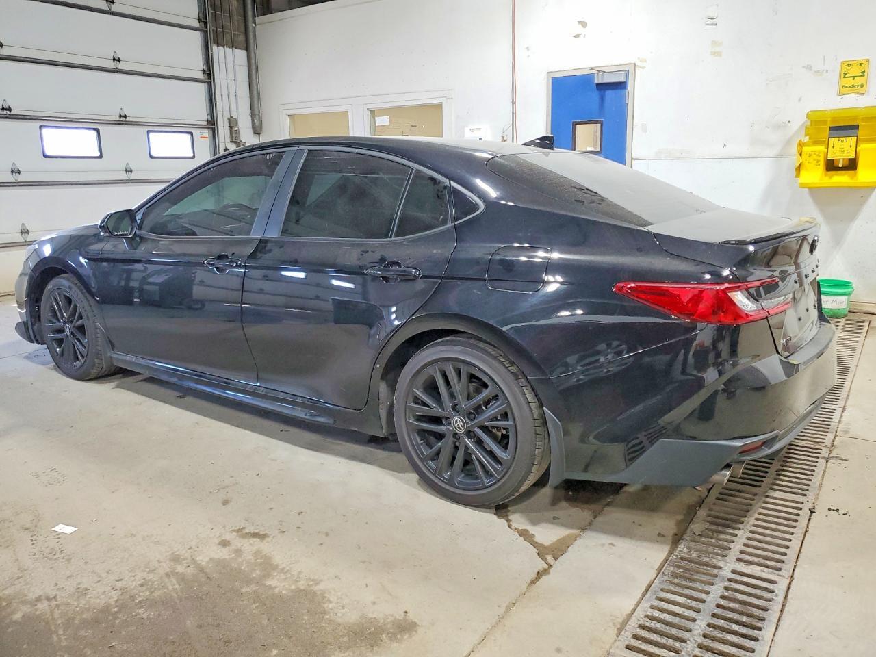 2026 Toyota Camry Se - Image 2