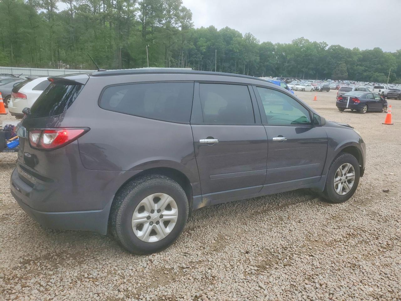 2014 Chevrolet Traverse Ls - Image 3