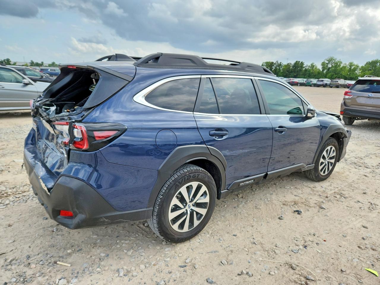 2025 Subaru Outback Premium - Image 4