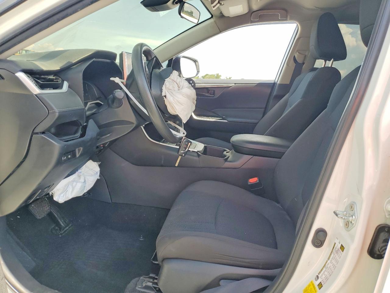 2023 Toyota Rav4 Le - Image 7