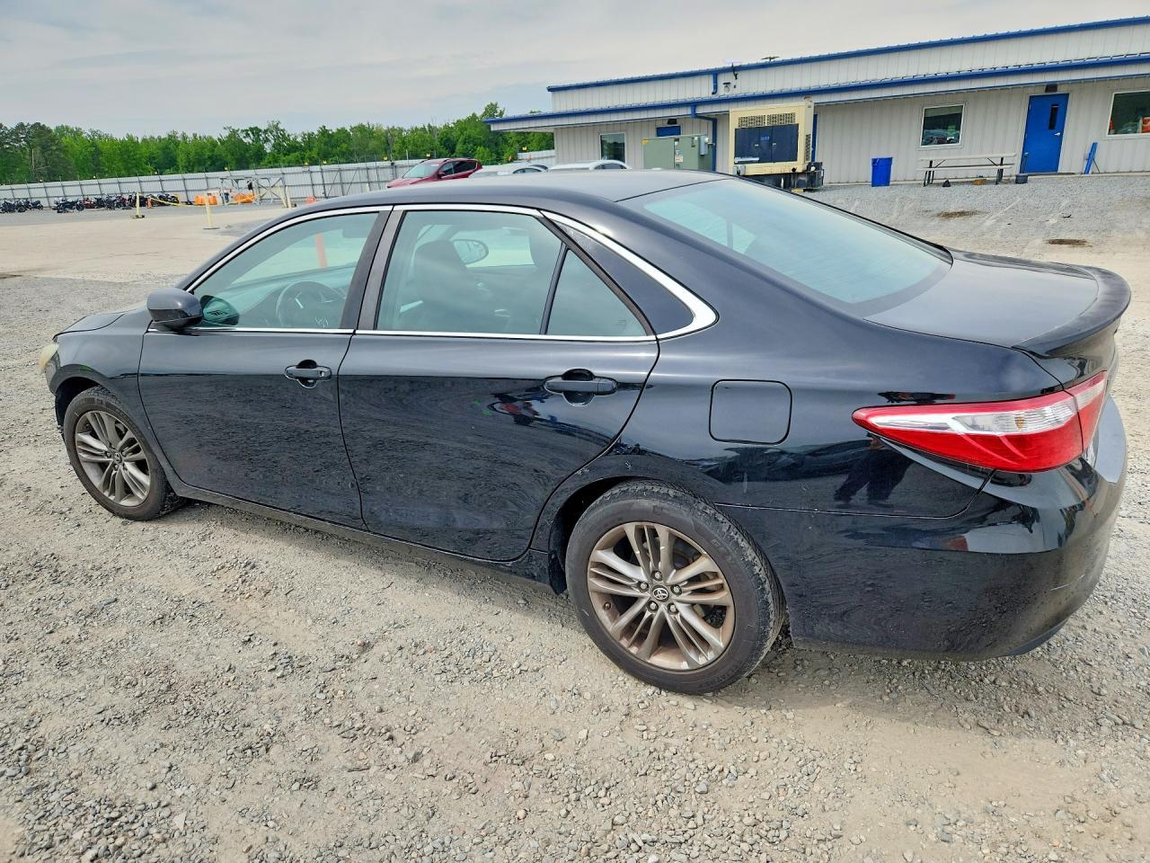2017 Toyota Camry Se - Фото 2