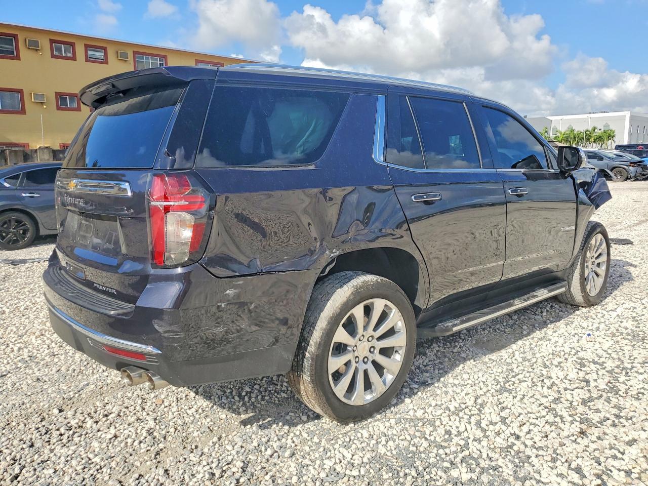 2024 Chevrolet Tahoe C1500 Premier - Фото 3
