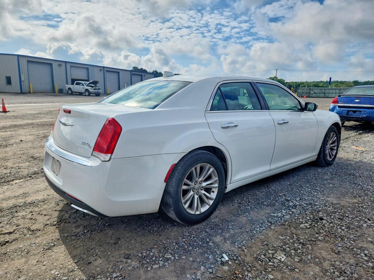 2016 Chrysler 300C - Фото 3