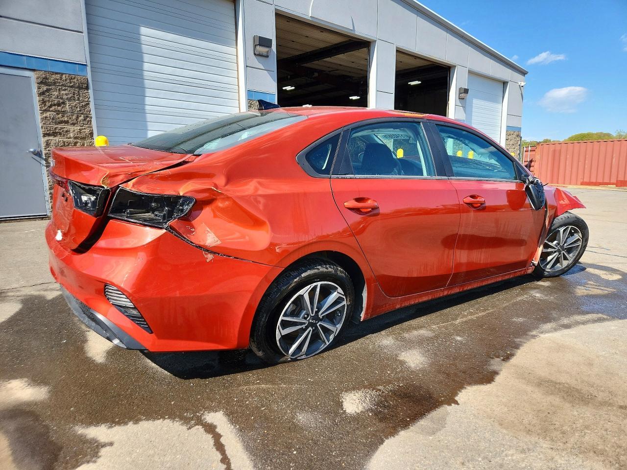 2024 Kia Forte Lxs - Фото 3
