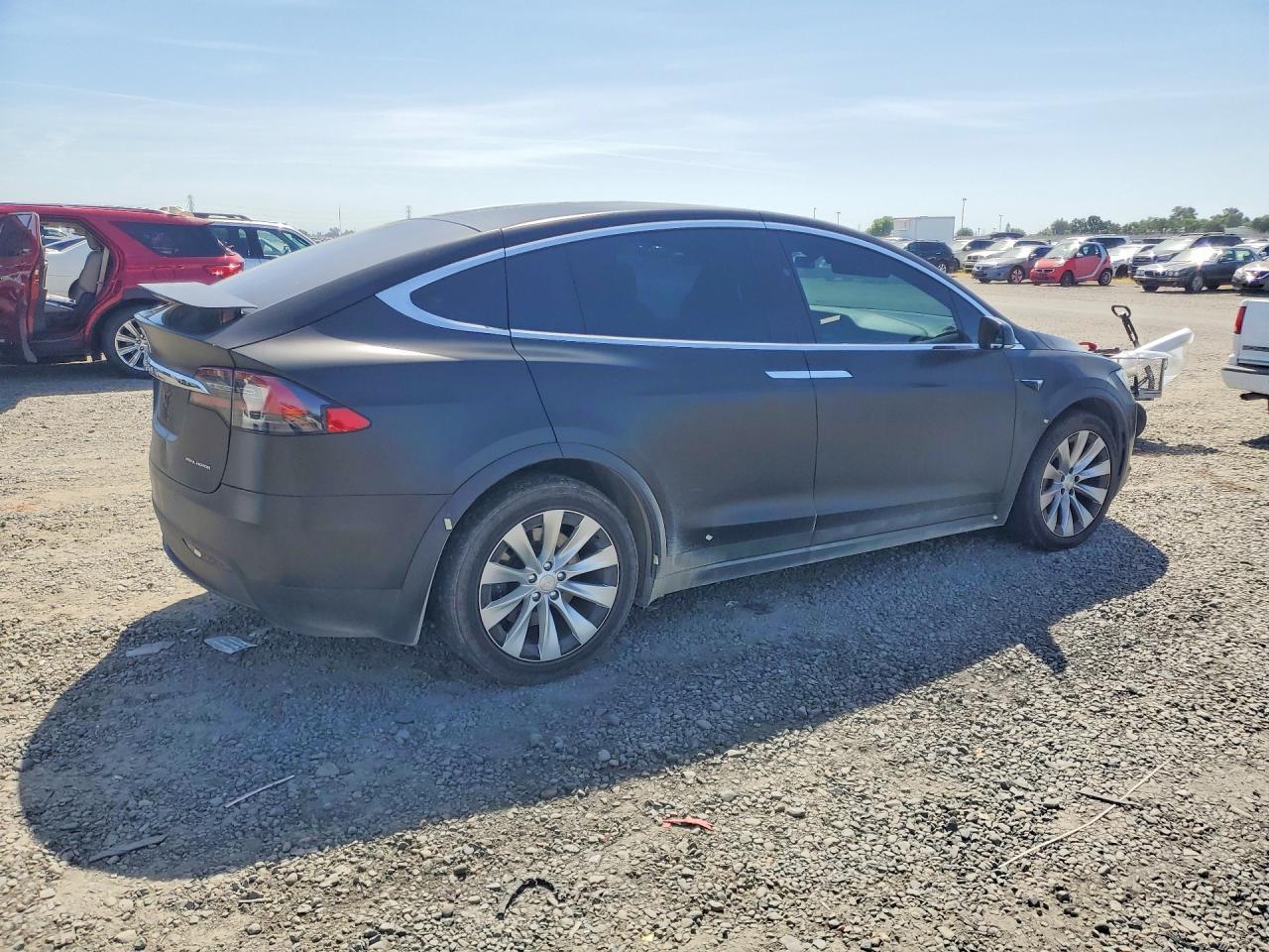 2020 Tesla Model X - Фото 3