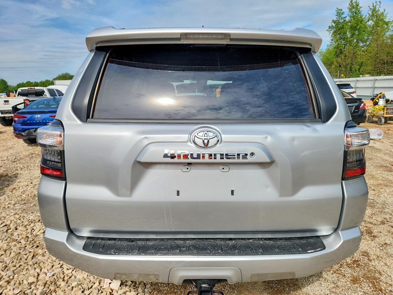 2020 Toyota 4Runner Sr5 - Image 6