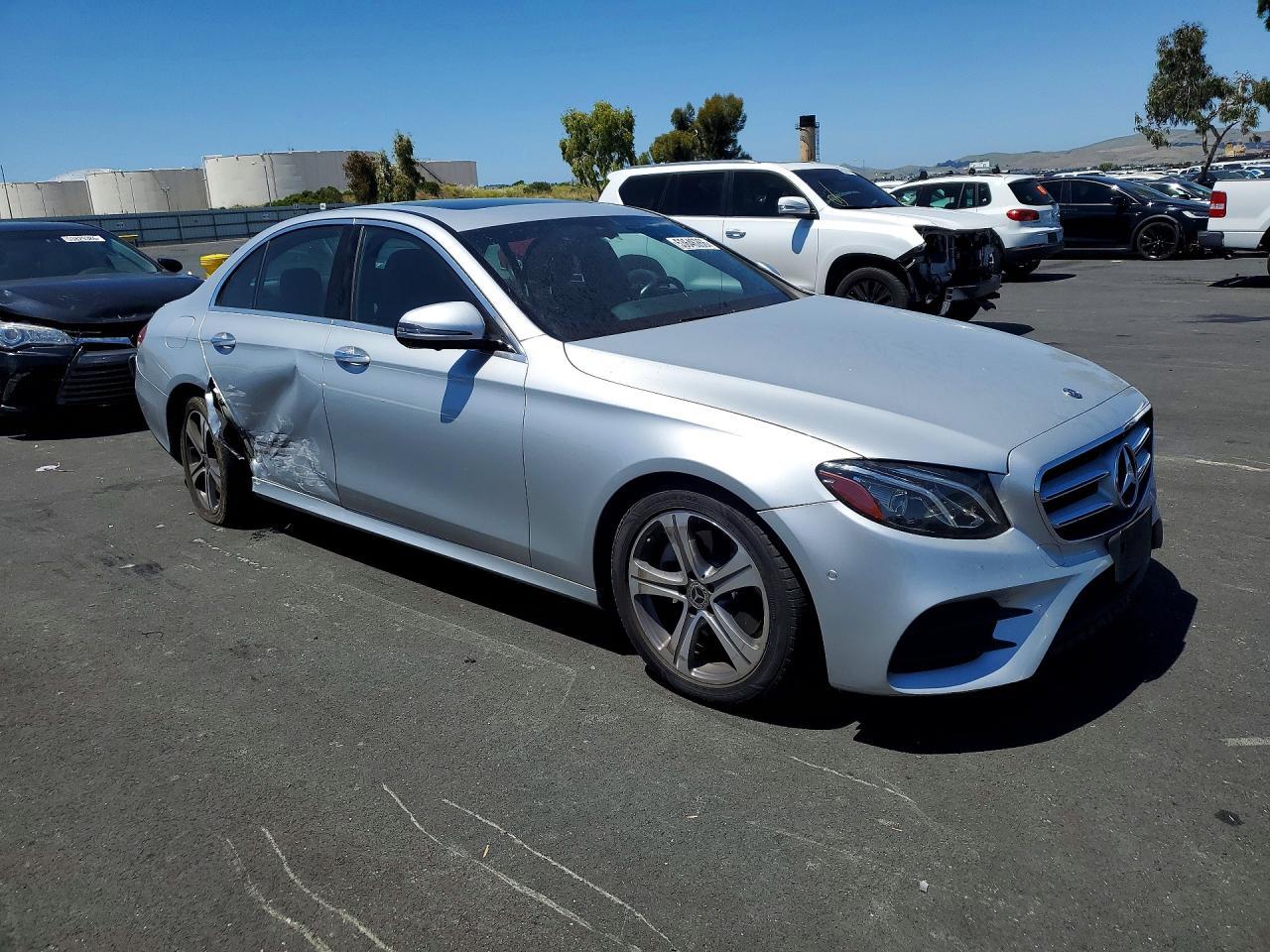 2019 Mercedes-Benz E 300 - Фото 4