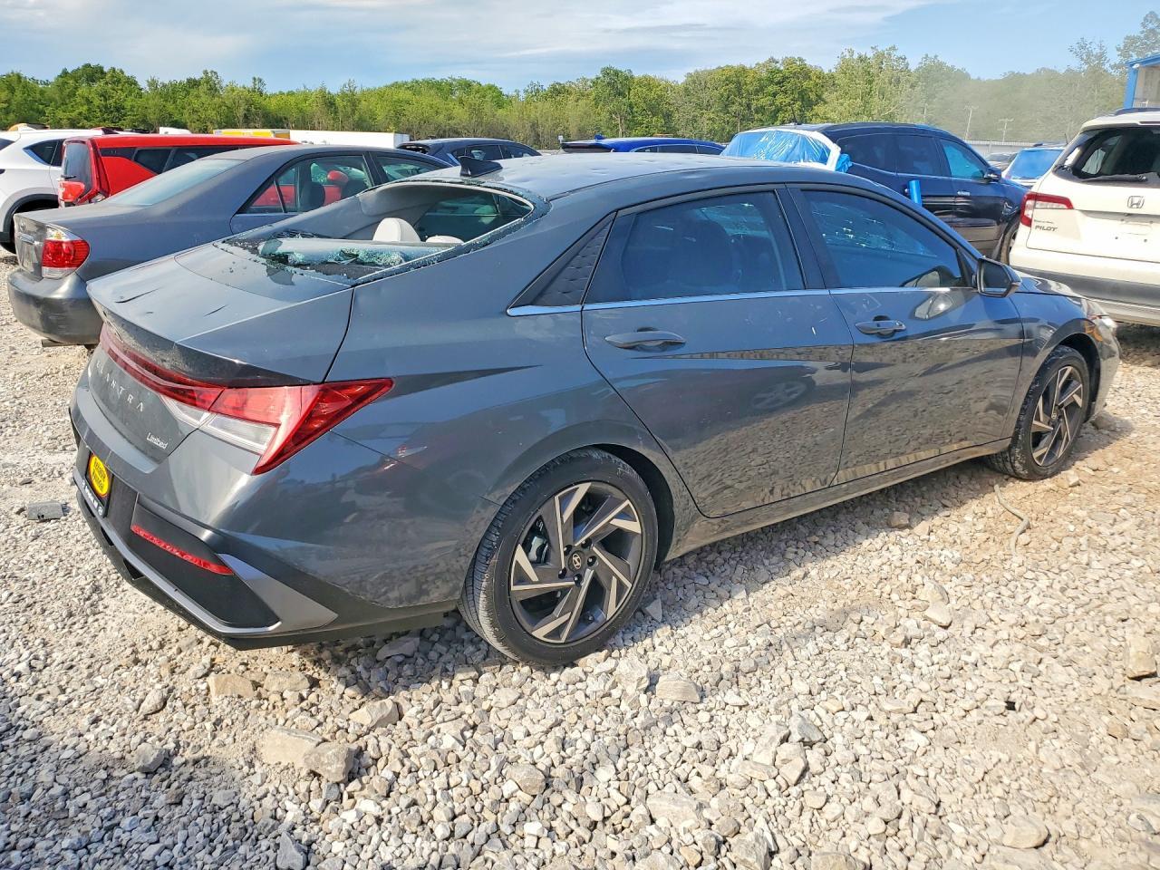 2026 Hyundai Elantra Limited - Фото 3