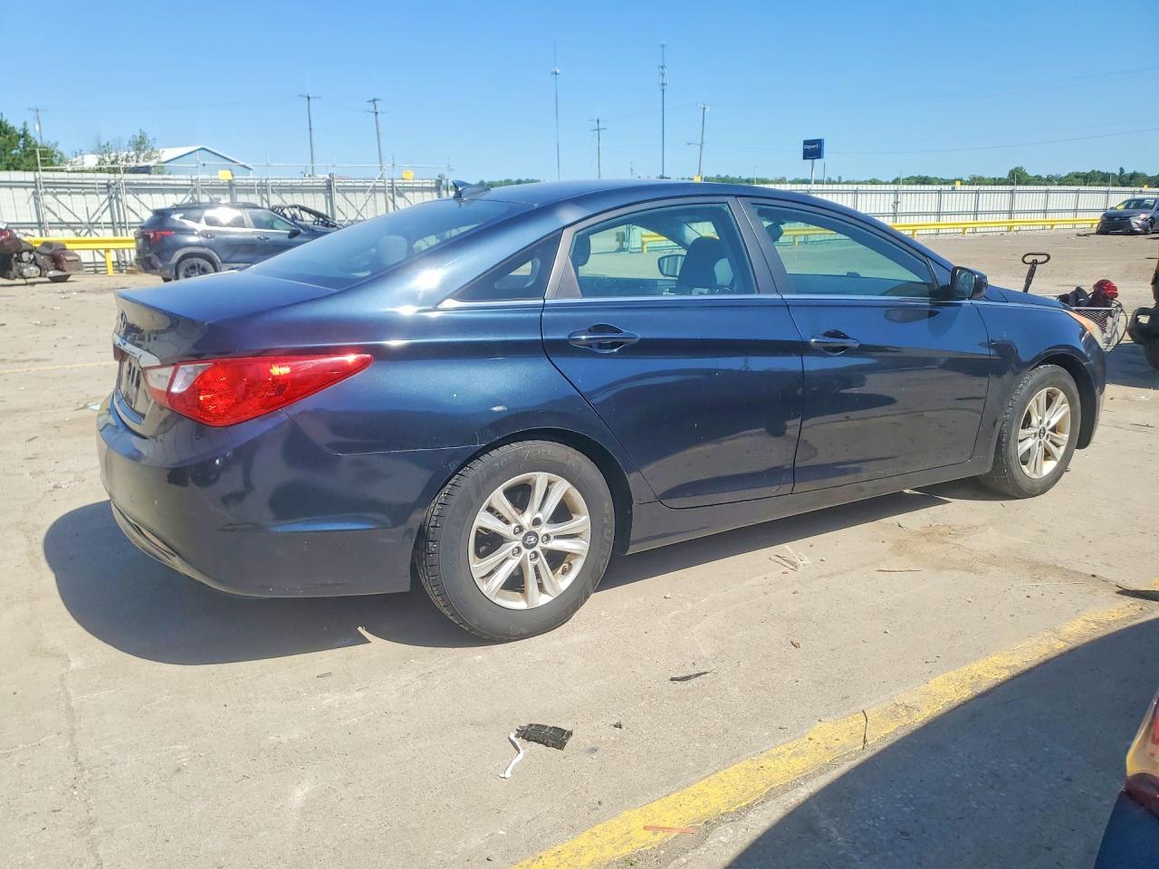 2013 Hyundai Sonata Gls - Image 3