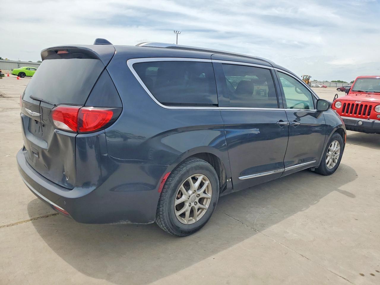 2020 Chrysler Pacifica Touring L - Фото 3