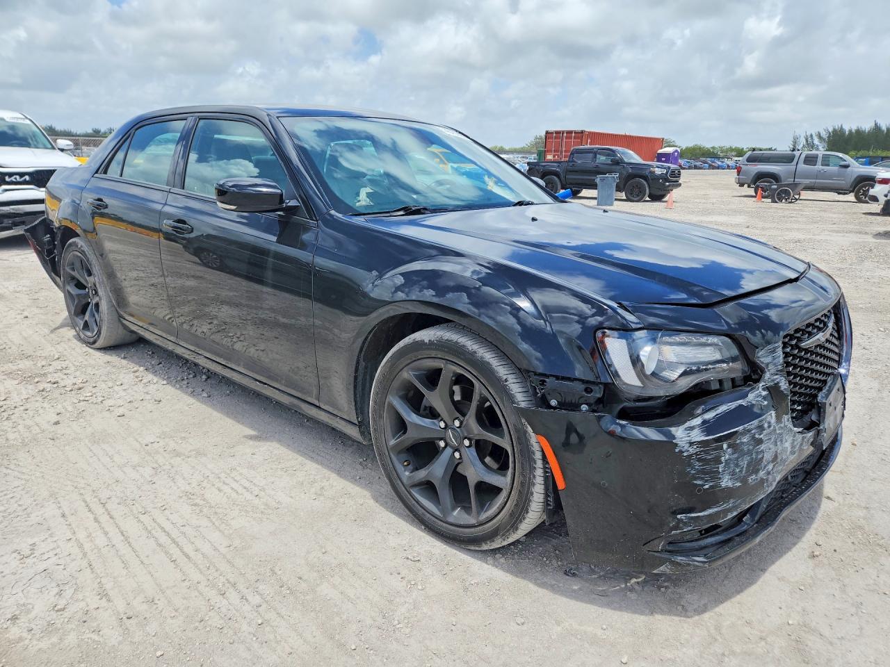2021 Chrysler 300 S - Фото 4