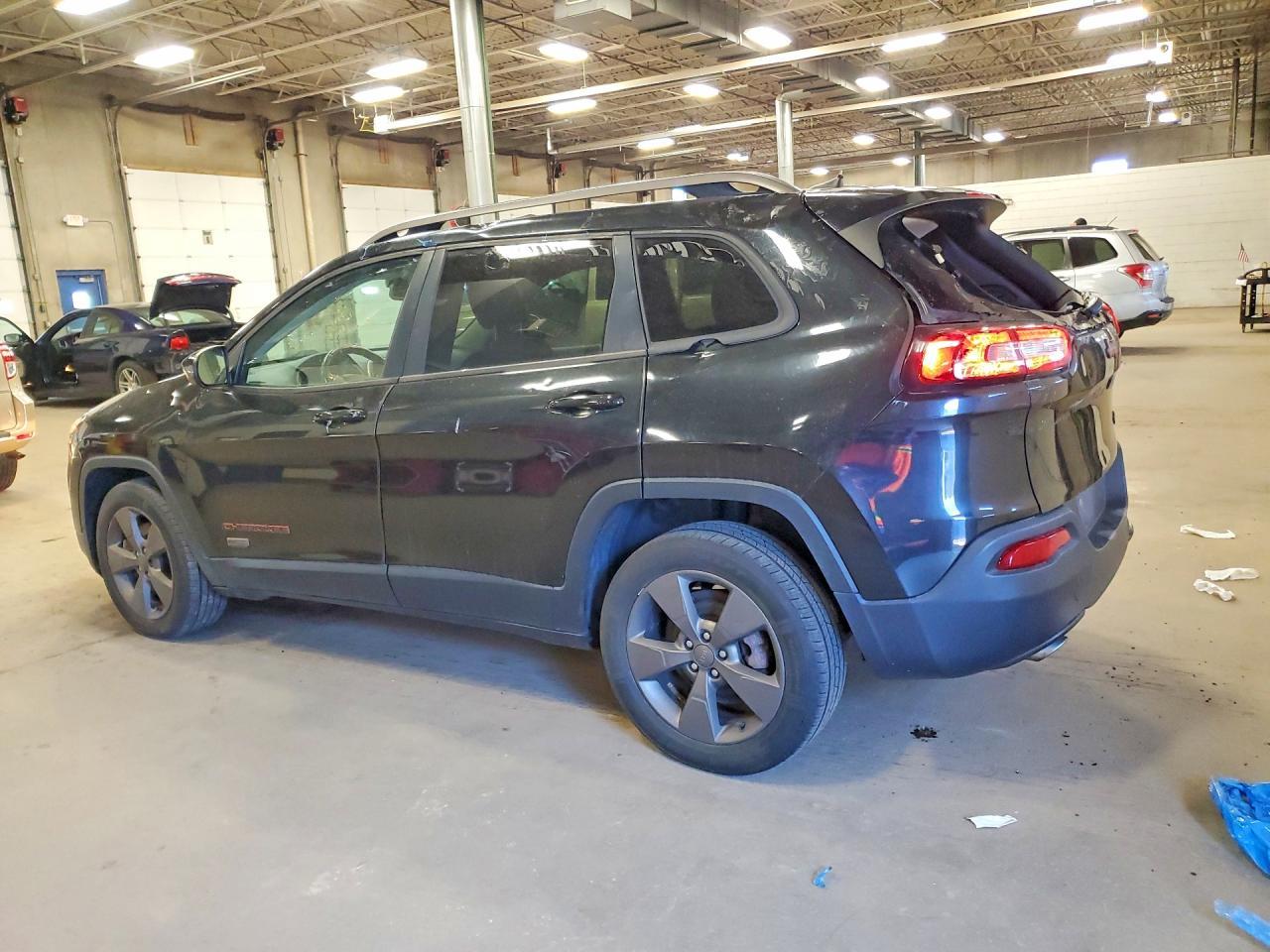 2016 Jeep Cherokee Latitude - Фото 2