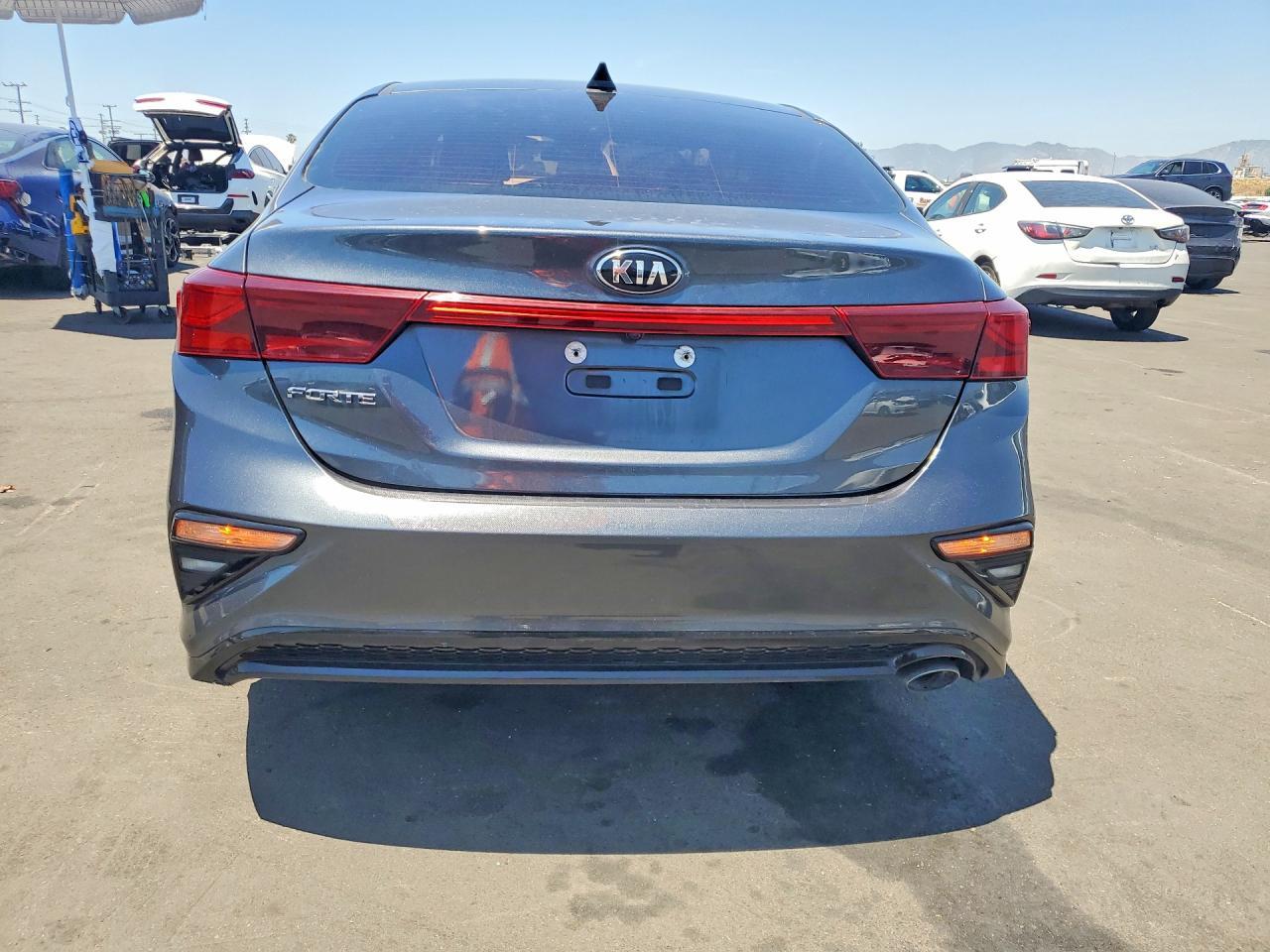 2021 Kia Forte Lxs - Image 6