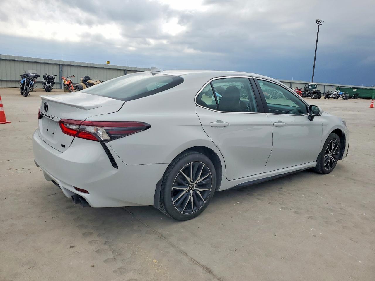 2024 Toyota Camry Se - Фото 3