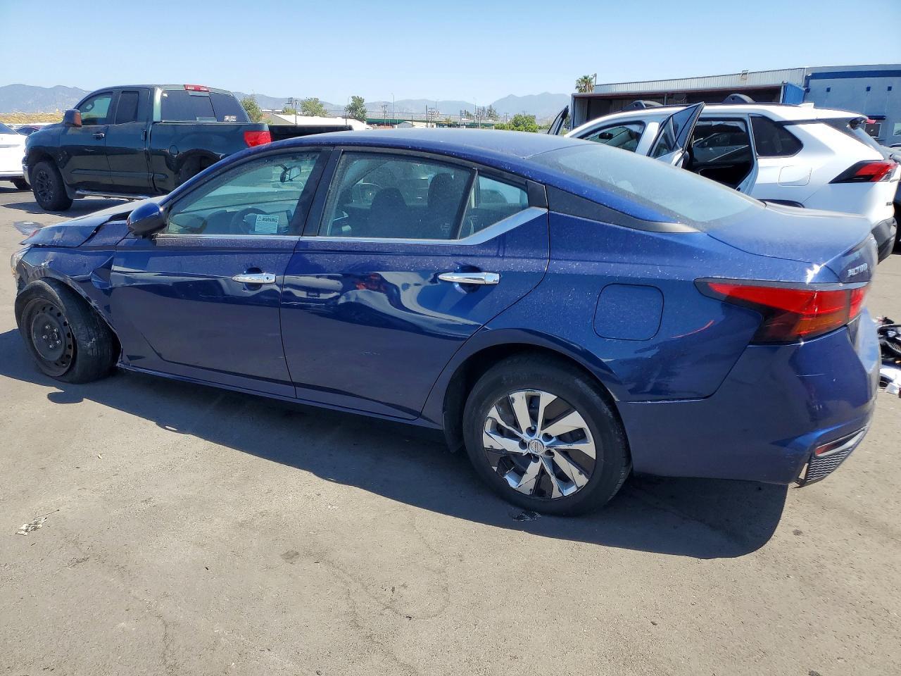 2021 Nissan Altima S - Фото 2