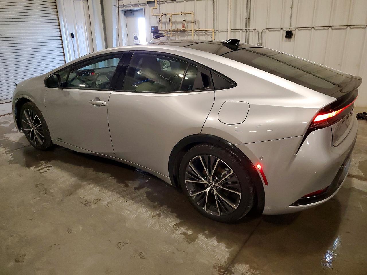 2026 Toyota Prius Limited - Фото 2