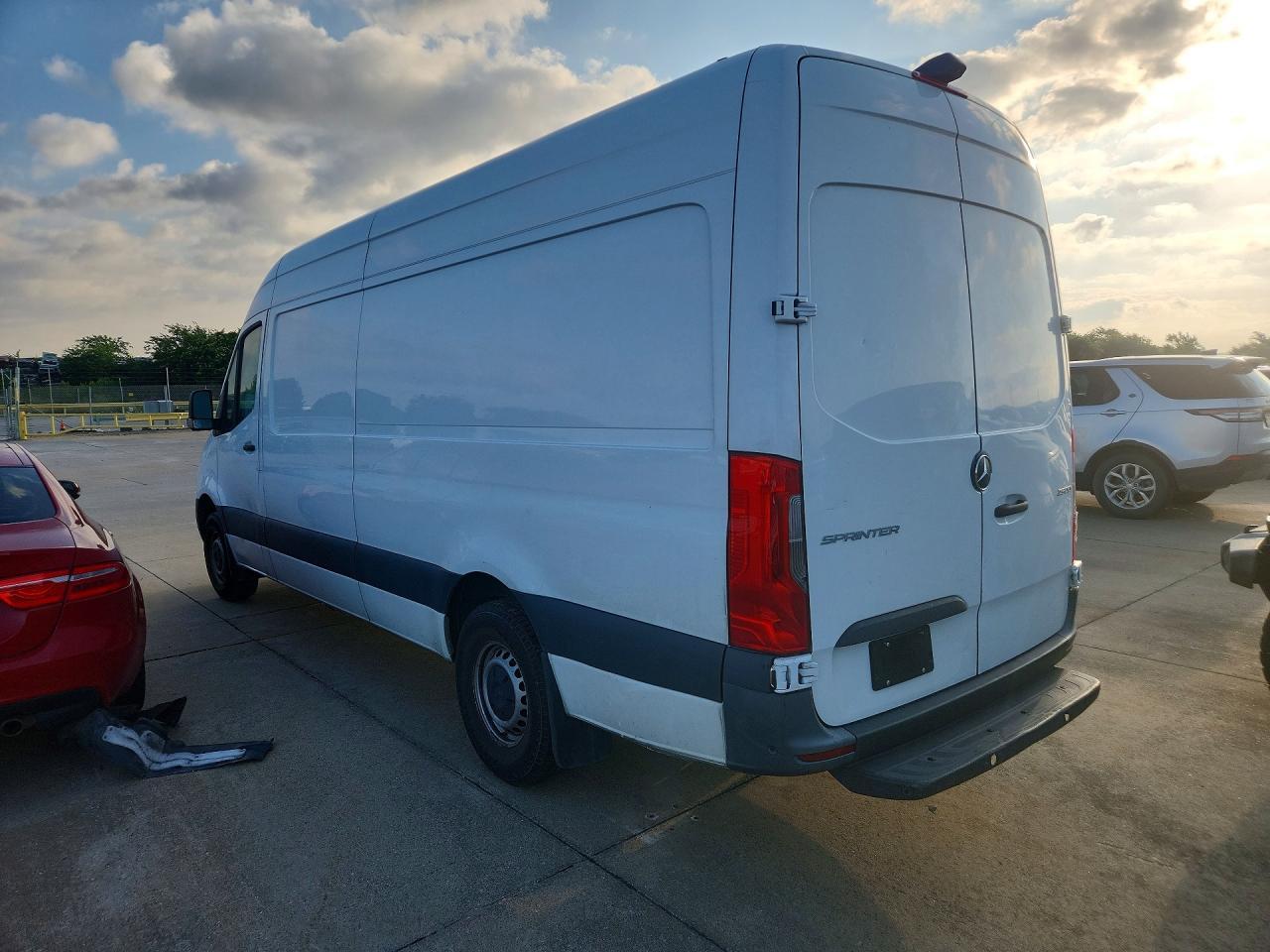 2023 Mercedes Benz Sprinter 2500 Delivery Van - Фото 2