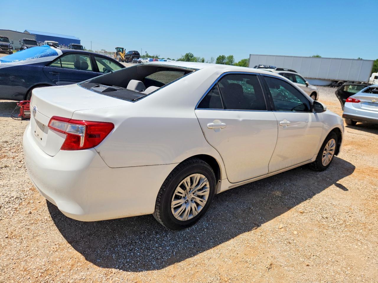 2012 Toyota Camry Le - Фото 3